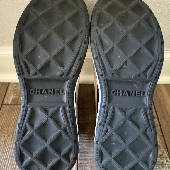 Chanel Beige/ Black Sneakers size 39 - Picture 7 of 10